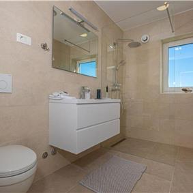 5 bedroom villa with pool near Crikvenica, sleeps 10